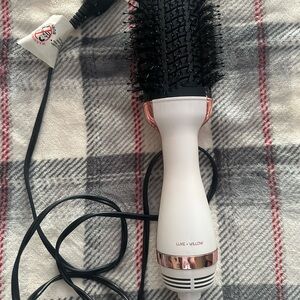 White and Black Hair Dryer Brush